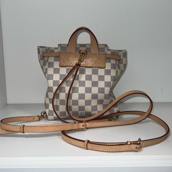 Louis Vuitton - Picture 6 of 7